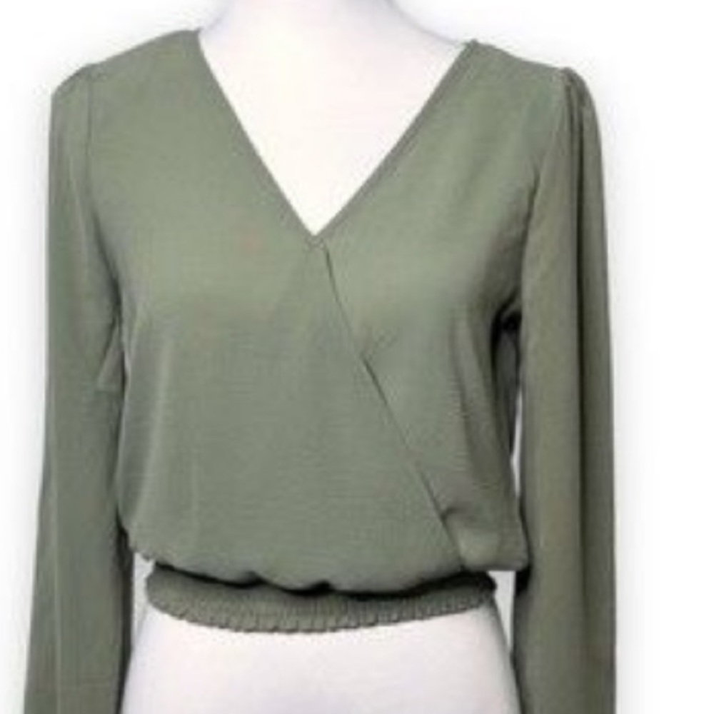 NWT- Olive and Oak Silver Sage Top-Small